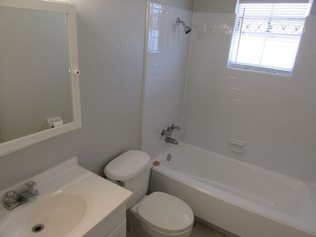 Building Photo - 6427 Sunset Ave