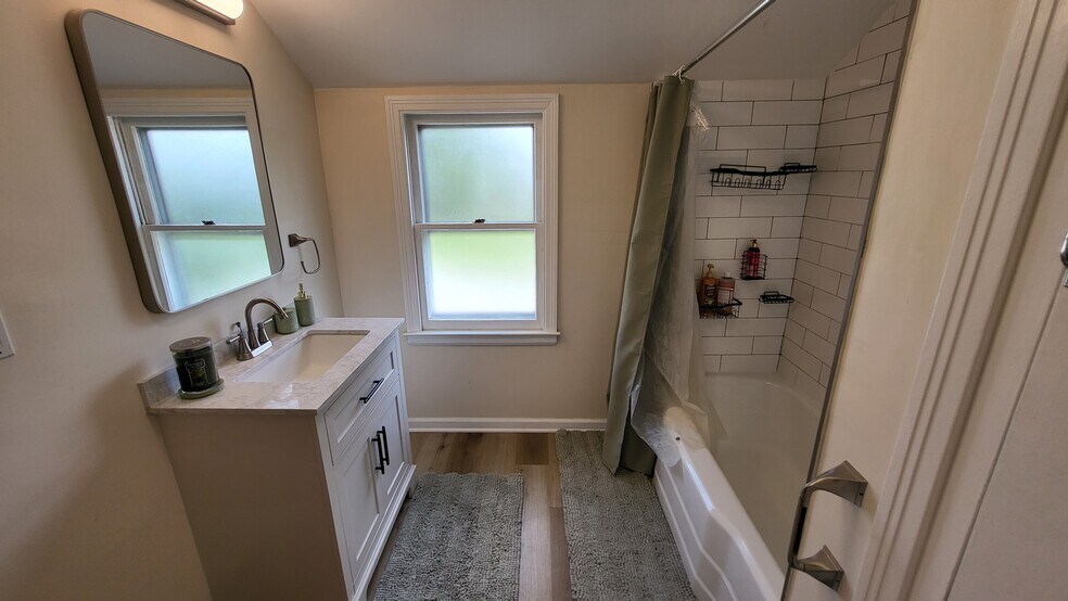 Bathroom - 156 Stoneleigh Ave
