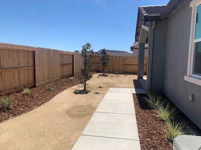 Building Photo - Brand NEW 4 bedroom 1 story home Rancho Co...