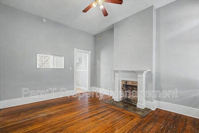Building Photo - 402 E Park Ave