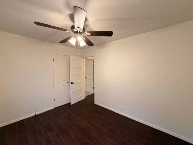 Building Photo - Rollingwood Neighborhood