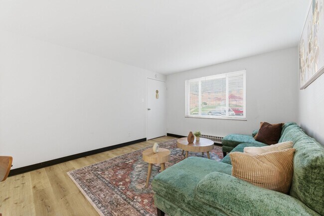 Building Photo - 298 Lumar Dr