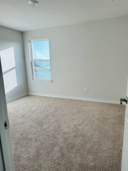Building Photo - 186 Rampart Lp