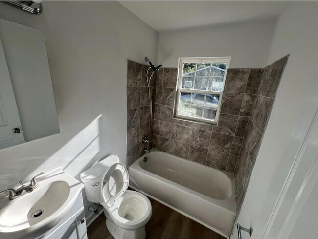 Building Photo - 222 Weston Rd