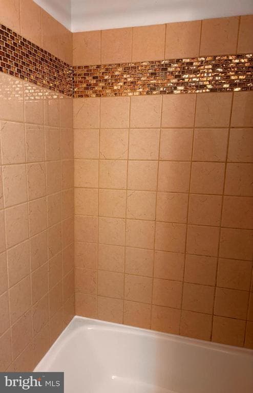 Building Photo - 2 Canterbury Square