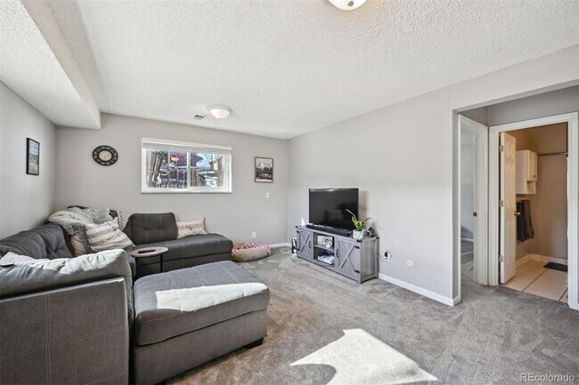 Building Photo - Wonderful 3 bed/2 bath duplex in Westminster!