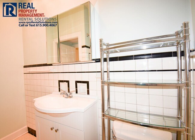 Building Photo - Amazing 1BR in Green Hills! Lawncare and washer/dryer included!!