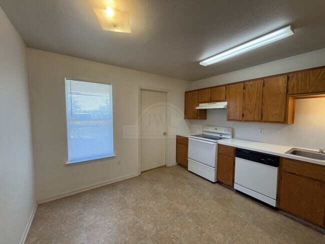 Building Photo - 1006 Circle M Dr