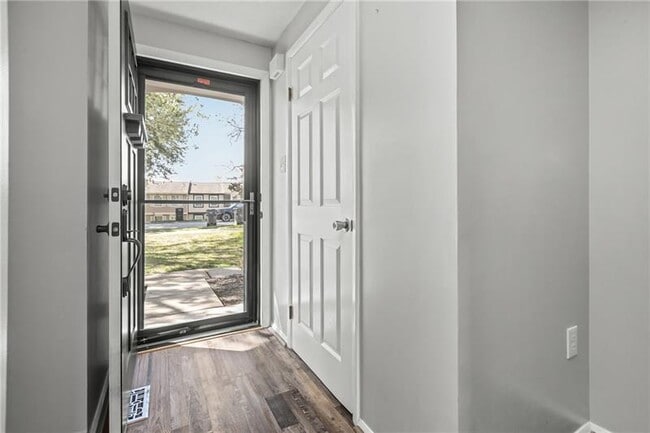 Building Photo - 408 Bonnie Brae Dr