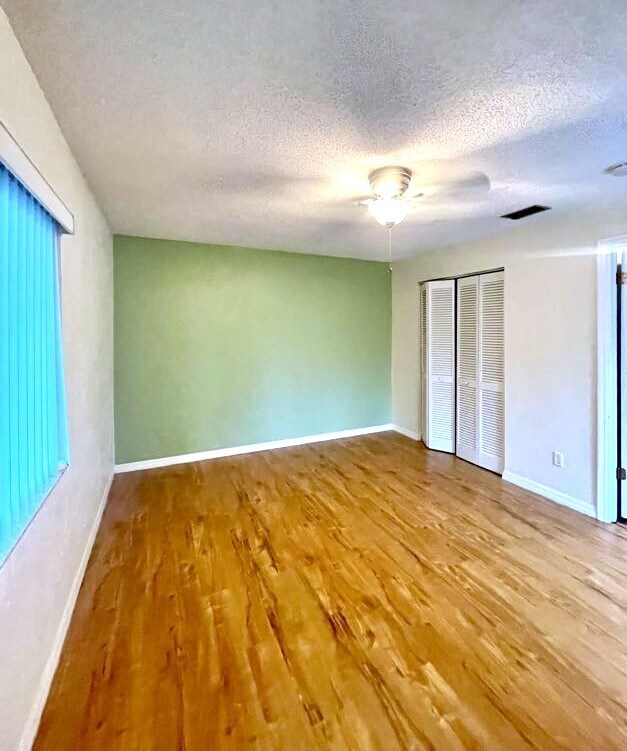 Building Photo - 2053 Oak Meadow Cir