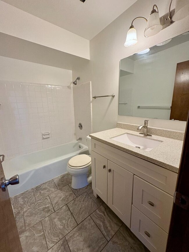 Building Photo - 630 56th St SE