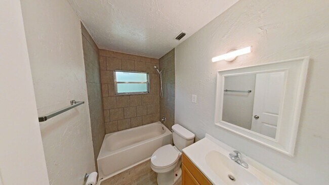 Building Photo - NE 16th Ave 1644-1648