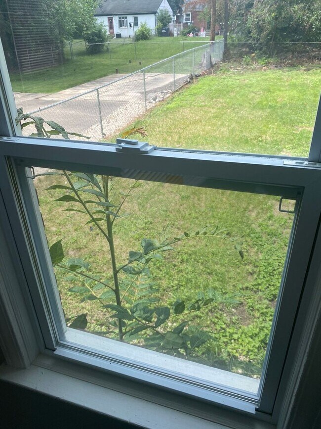 Building Photo - Freshly Renovated 3-Bedroom Home – Quality...