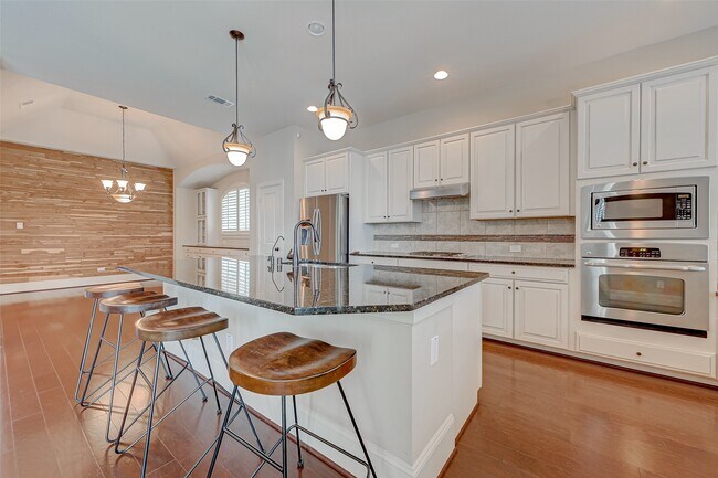 Building Photo - 10323 Hatcher Dr