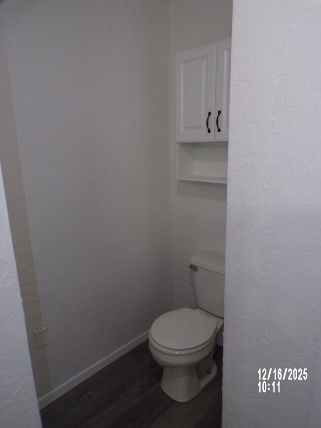 Building Photo - Great home located close to shopping and restaurants