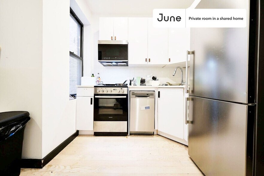 Building Photo - Room in Shared 3 bed/3 bath home