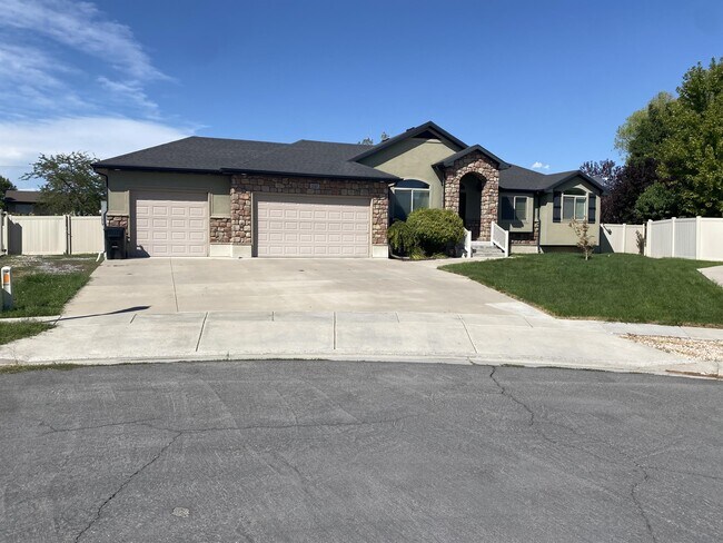 Building Photo - 2747 S 1475 W