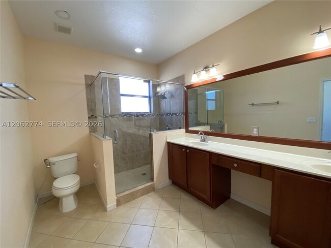 Building Photo - 343 NE 37th Terrace