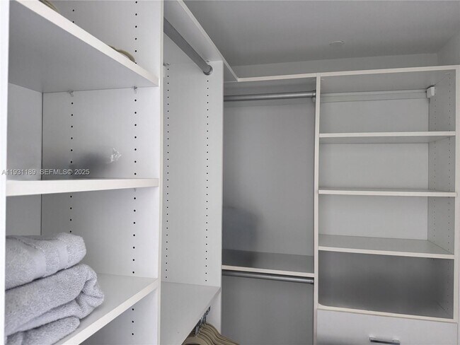 Building Photo - 3951 S Ocean Dr