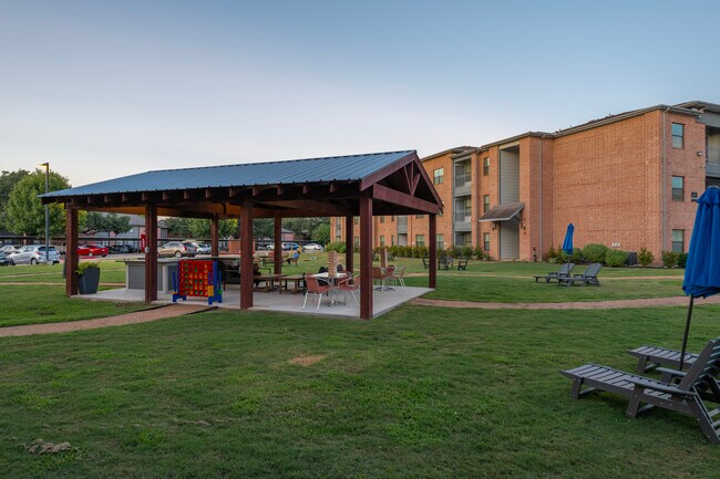 Building Photo - Amber Oaks