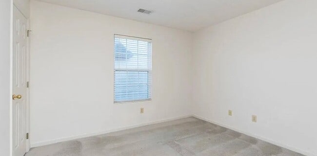 Building Photo - Available now! 3 Bed 2 Bath Single Family Home w/ Garage!