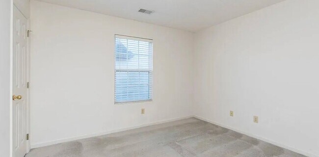 Building Photo - COMING SOON! 3 Bed 2 Bath Single Family Home w/ Garage!