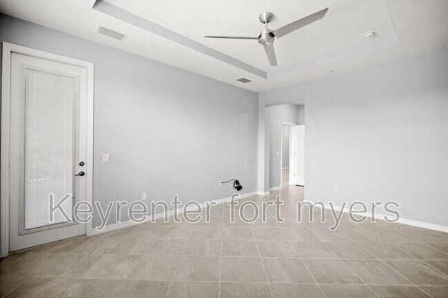 Building Photo - 12000 Santaluz Dr