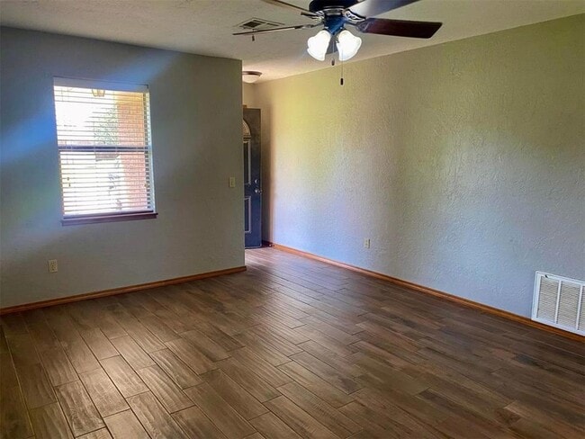 Building Photo - 137 Elmwood Ave