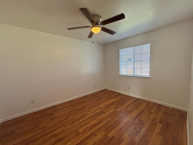 Building Photo - 813 Morton Ave