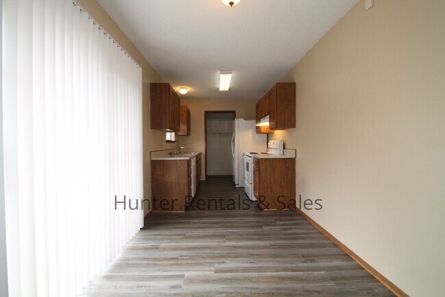 Building Photo - Willowsprings Two Bedroom Cutie!