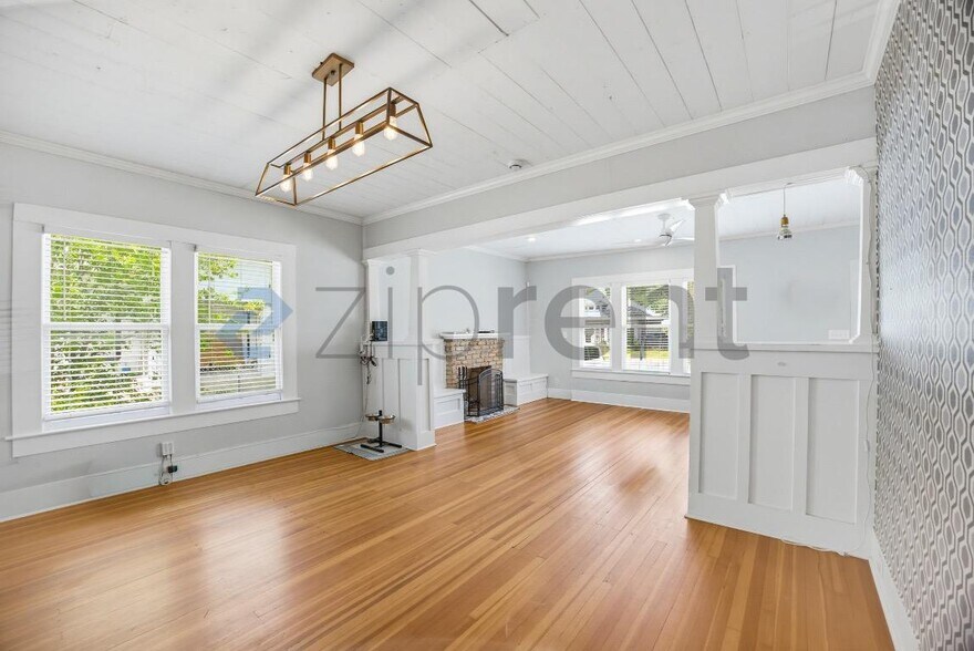 Building Photo - Unit