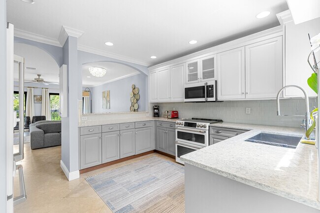 Building Photo - 11397 Pond View Dr
