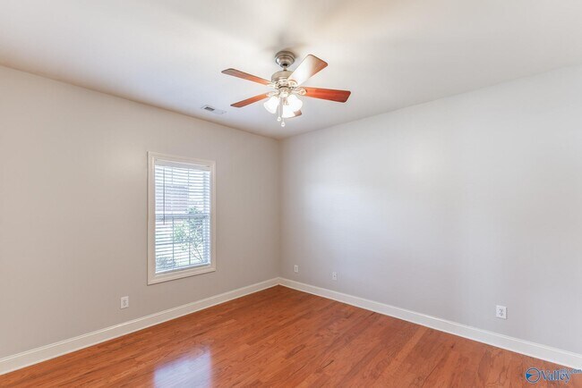 Building Photo - 125 Monument Ln
