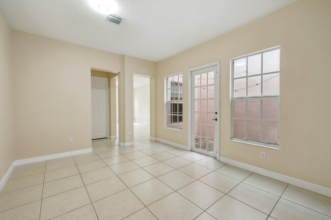Building Photo - 810 NW 83rd Ln
