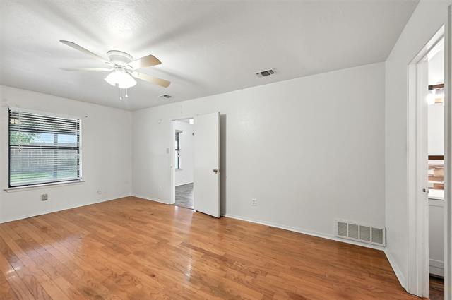 Building Photo - 1333 Mercedes St