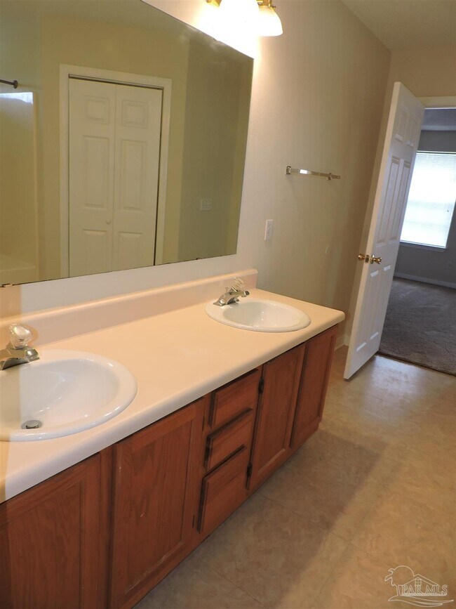 Building Photo - 2052 Southwind Cir