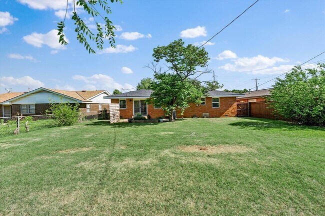 Building Photo - 132 Elwood Dr