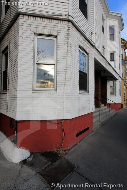 Building Photo - 795 Cambridge St