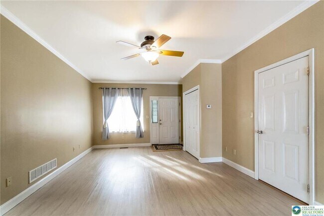 Building Photo - 537 Kemmerer Ln