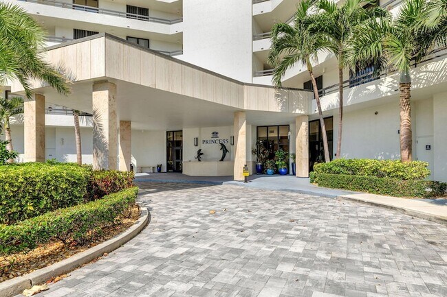 Building Photo - 9650 S Ocean Dr