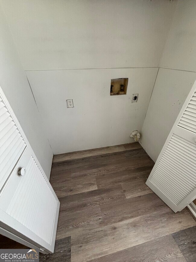 Building Photo - 207 Admiral's Walk Dr