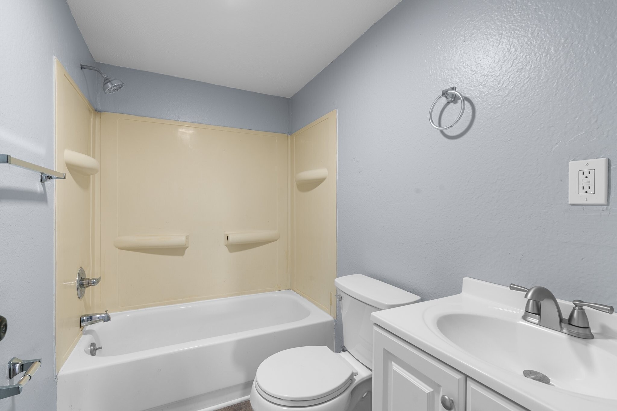 Building Photo - 404 N Superior St