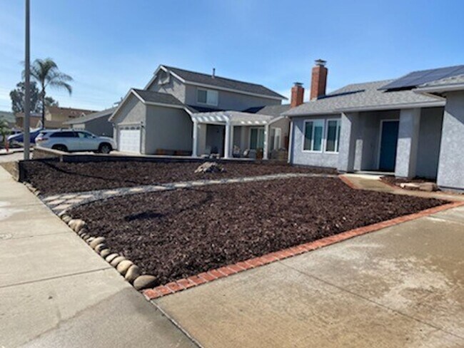 Building Photo - Beautiful 3 bedroom 2 bath Santee Home!
