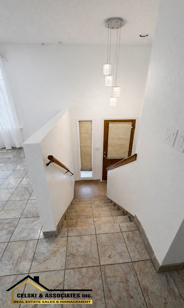 Building Photo - Spacious, Pet-Friendly Home on Half Acre