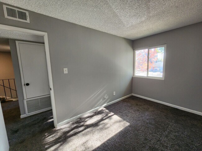 Building Photo - 8613 La Riviera Dr #C C