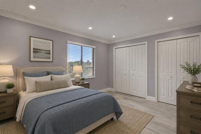 Building Photo - 7037 Sunset Dr S