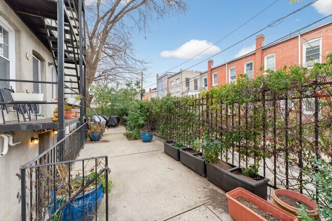 Building Photo - Available Now! Six Minute Walk to Metro, Gorgeous Community!