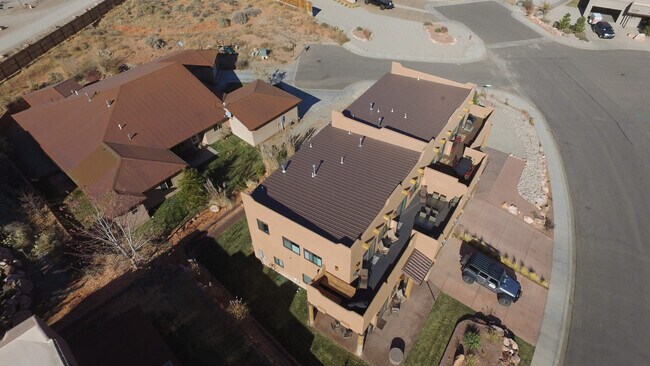 Building Photo - 3374 S Village Loop