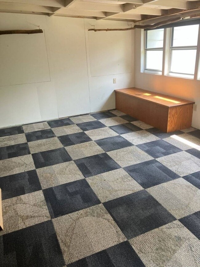 Building Photo - 2 Bedroom Home in Burlington VT Available ...