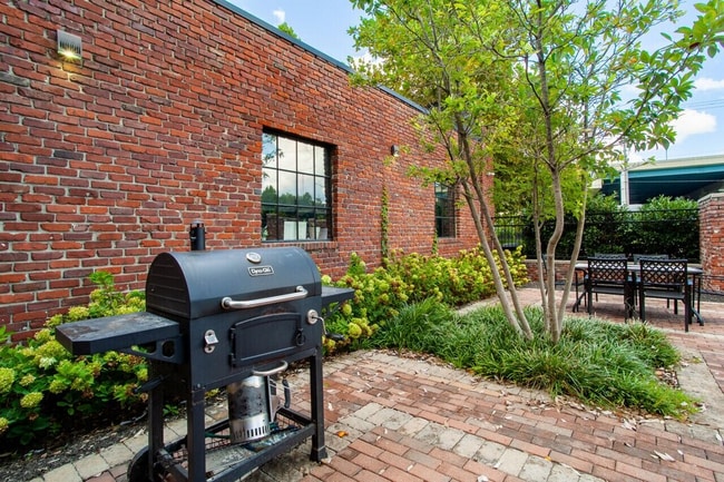 Building Photo - 205 Mews Way